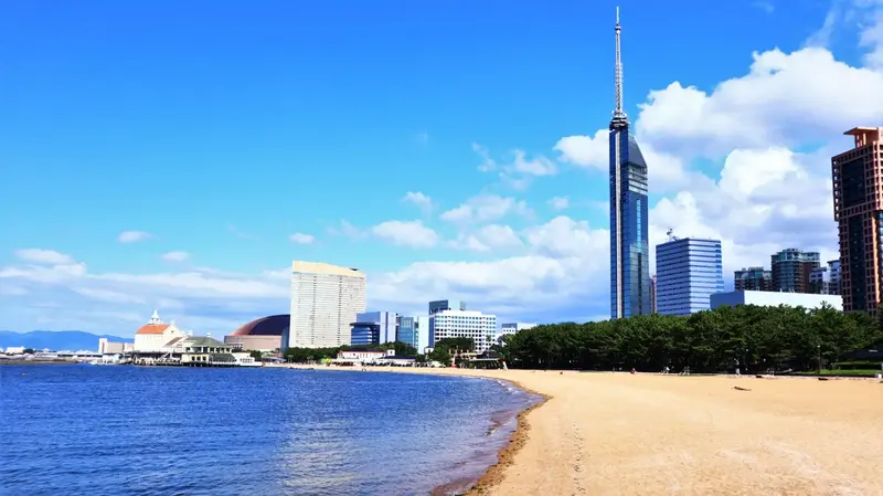 福岡タワーとシーサイドももち