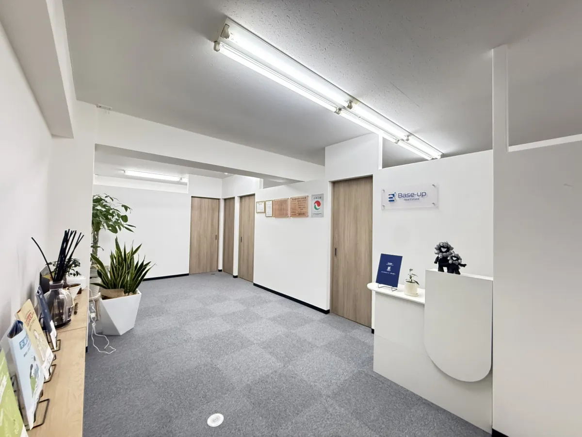 Base-upオフィス エントランス